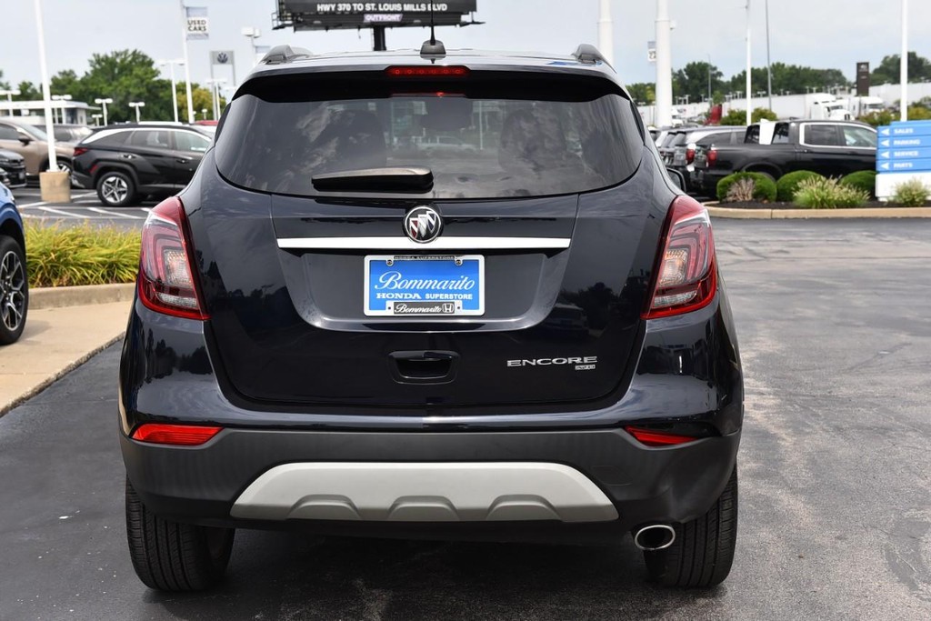 Buick Encore Vehicle Full-screen Gallery Image 06