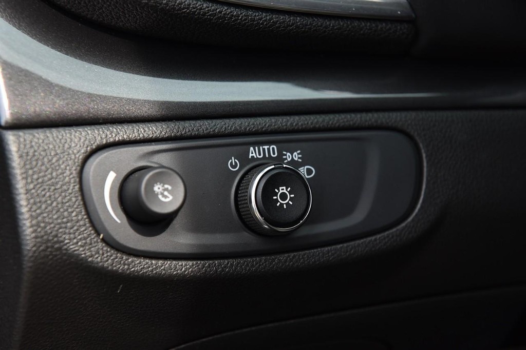 Buick Encore Vehicle Full-screen Gallery Image 10