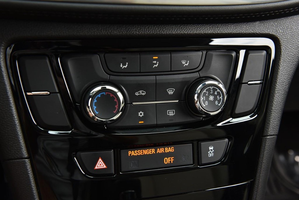 Buick Encore Vehicle Full-screen Gallery Image 14