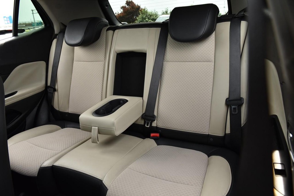 Buick Encore Vehicle Full-screen Gallery Image 19