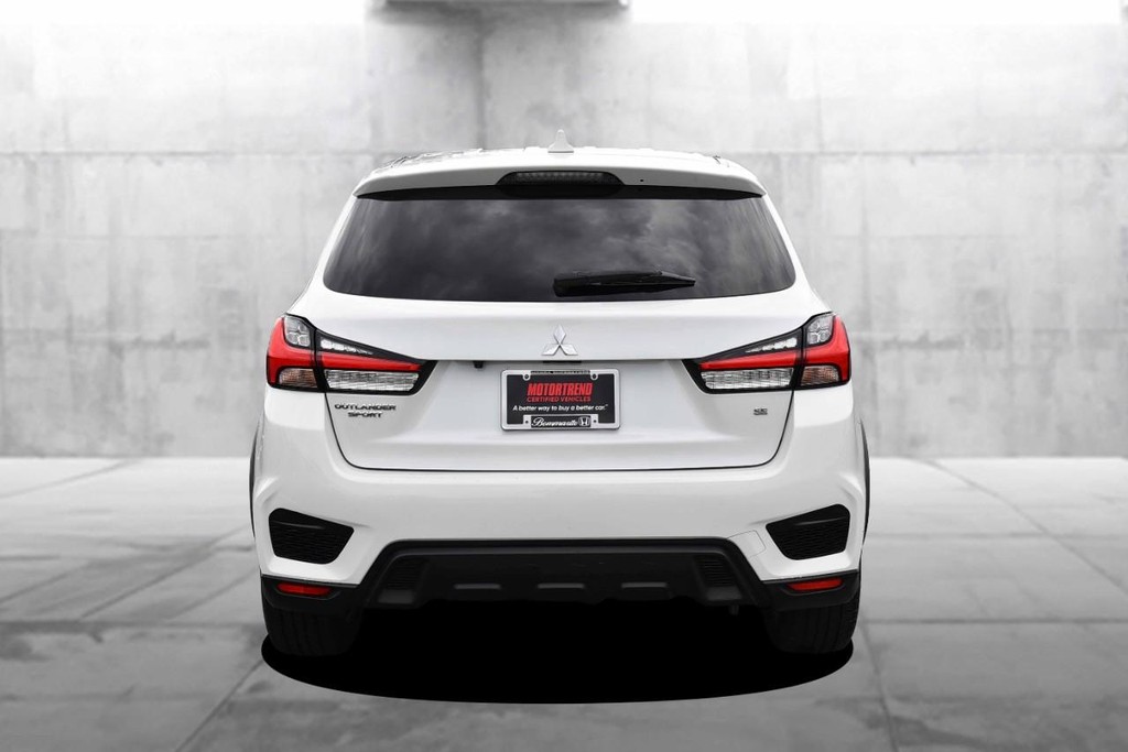 Mitsubishi Outlander Sport Vehicle Full-screen Gallery Image 6