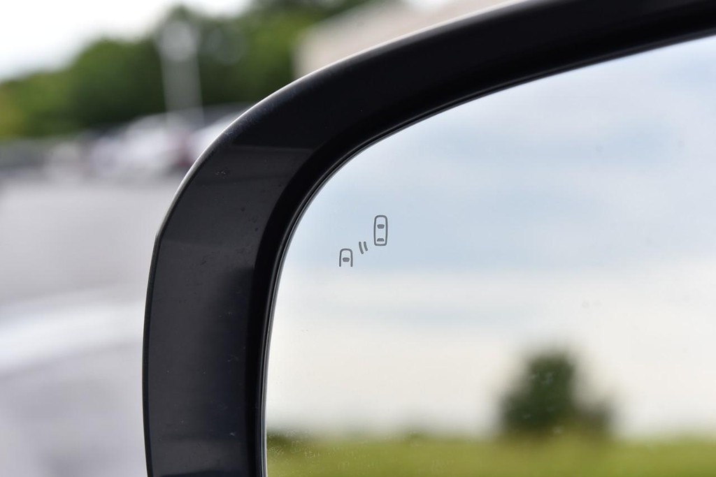 Mitsubishi Outlander Sport Vehicle Full-screen Gallery Image 9