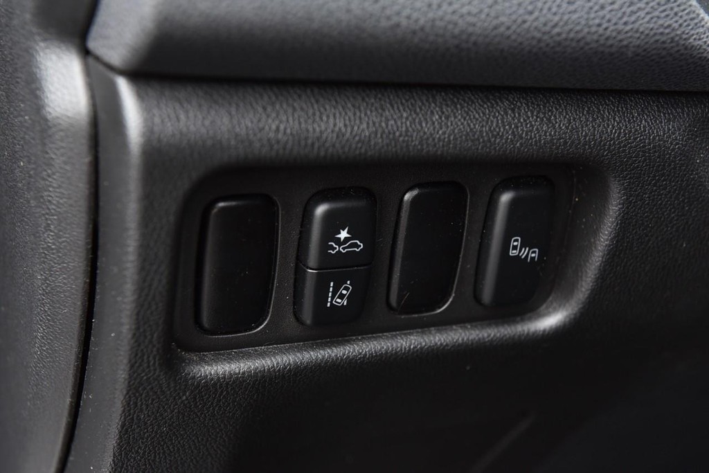 Mitsubishi Outlander Sport Vehicle Full-screen Gallery Image 10