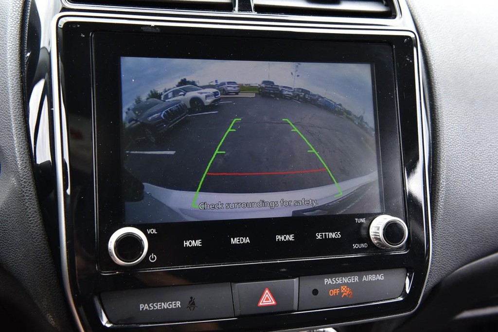Mitsubishi Outlander Sport Vehicle Full-screen Gallery Image 12