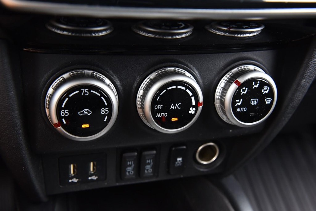Mitsubishi Outlander Sport Vehicle Full-screen Gallery Image 14