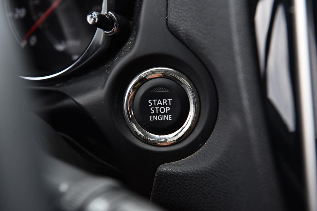 Mitsubishi Outlander Sport Vehicle Full-screen Gallery Image 16