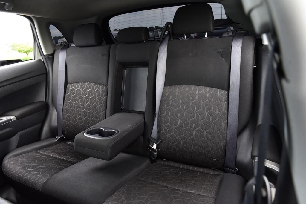 Mitsubishi Outlander Sport Vehicle Full-screen Gallery Image 20