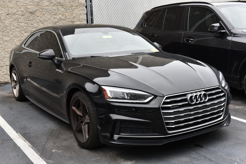 Audi A5 Coupe Vehicle Full-screen Gallery Image 04