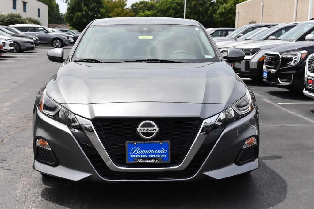 Nissan Altima Vehicle Image 04