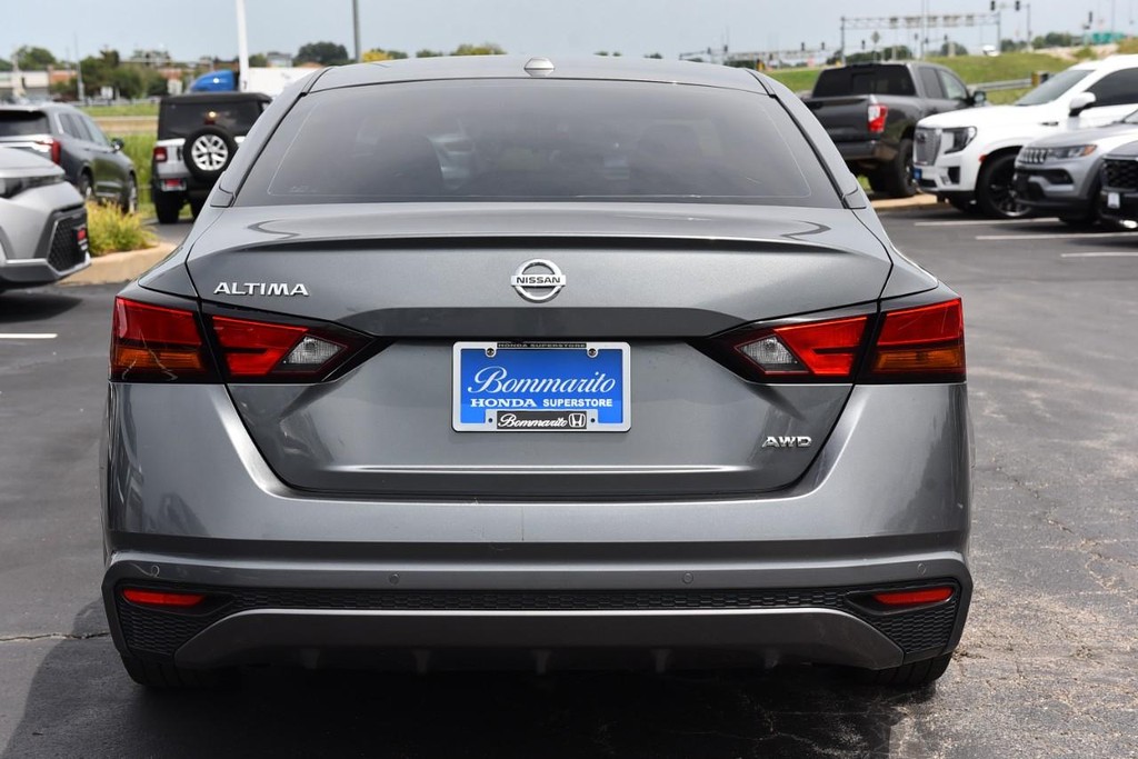 Nissan Altima Vehicle Image 06