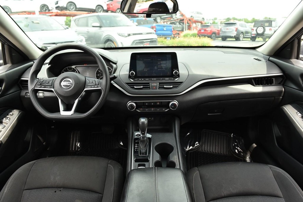 Nissan Altima Vehicle Image 07