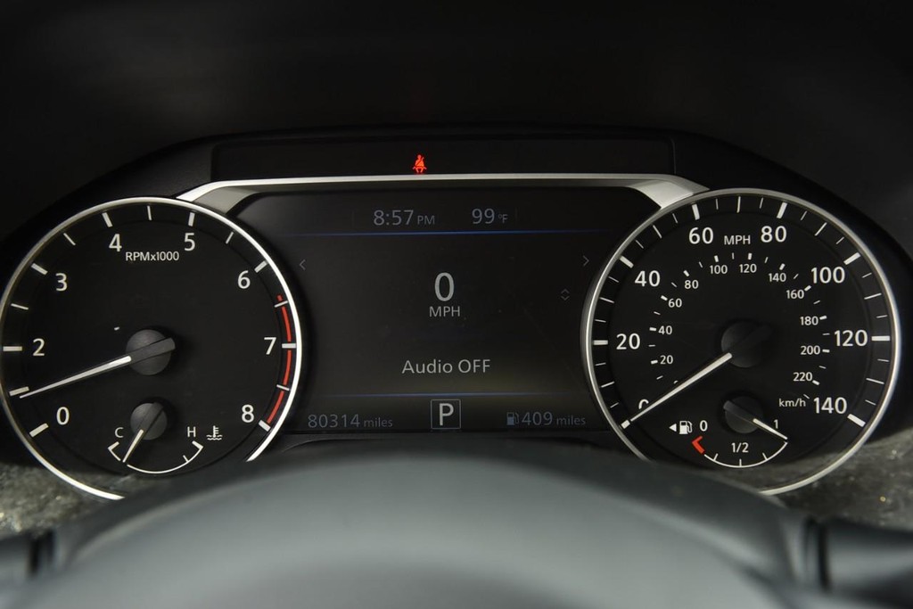 Nissan Altima Vehicle Image 11
