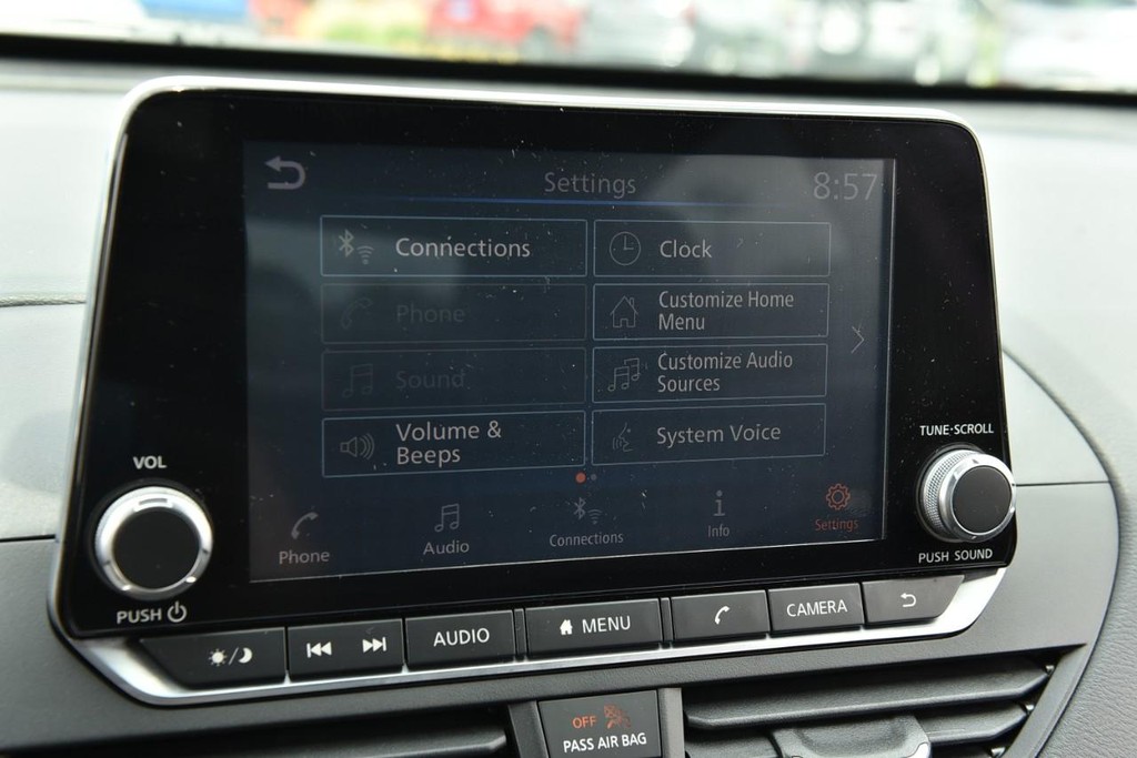 Nissan Altima Vehicle Image 13