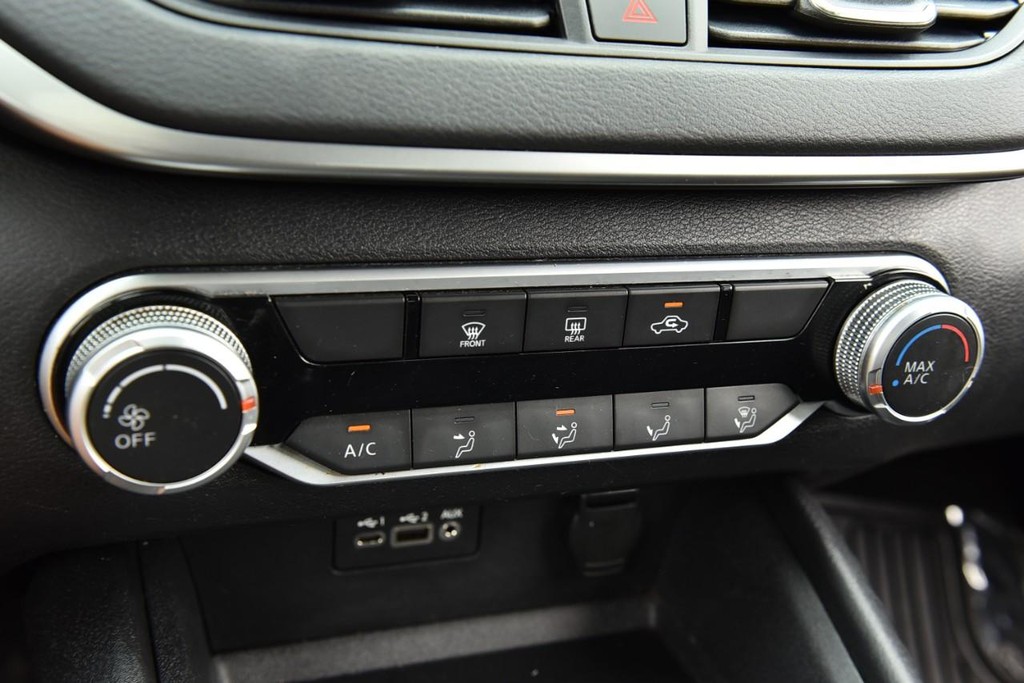 Nissan Altima Vehicle Image 14