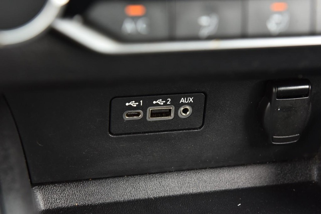 Nissan Altima Vehicle Image 15