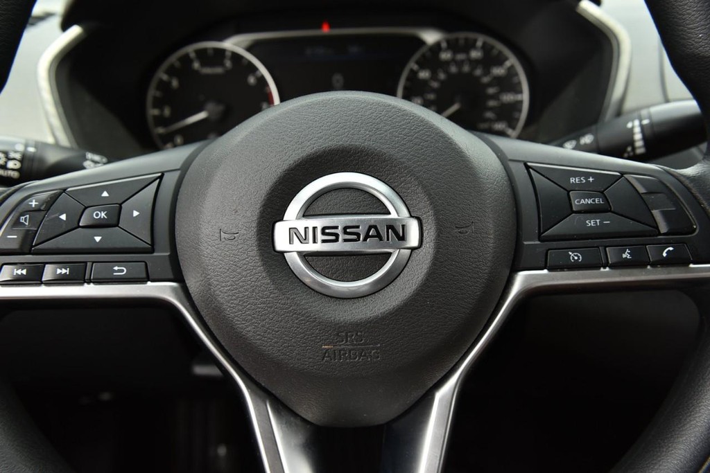 Nissan Altima Vehicle Image 17