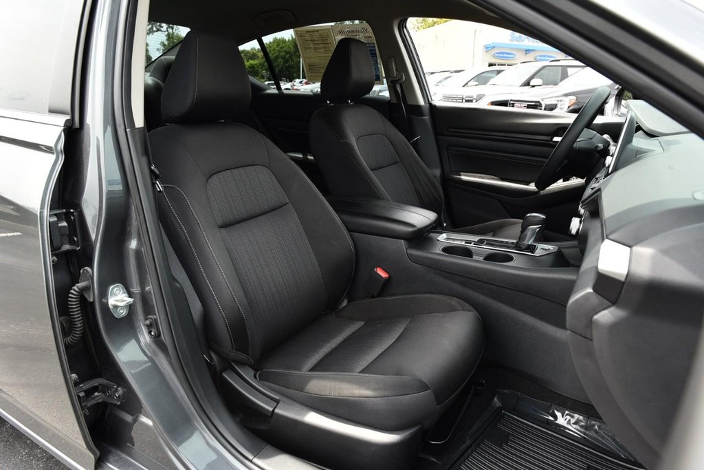 Nissan Altima Vehicle Image 19