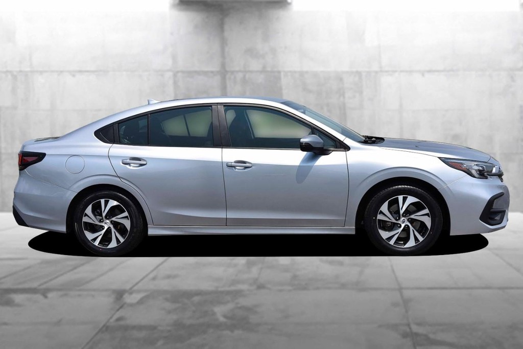 Subaru Legacy Vehicle Image 05