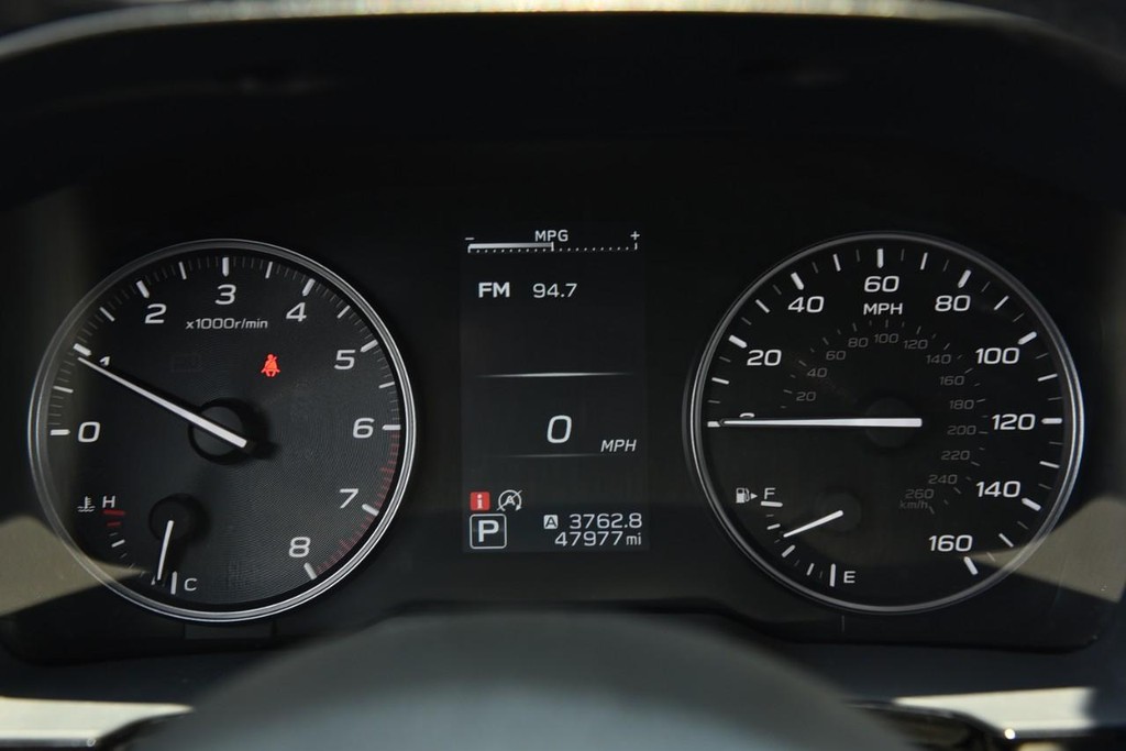 Subaru Legacy Vehicle Image 11