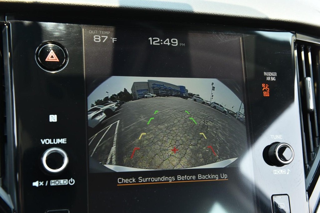Subaru Legacy Vehicle Image 12