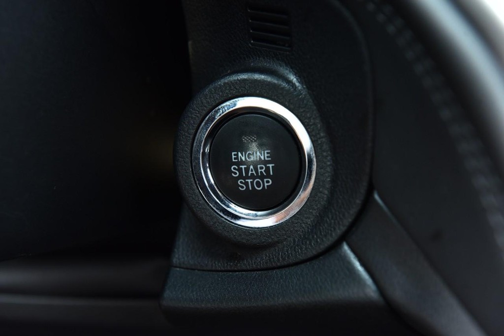 Subaru Legacy Vehicle Image 14