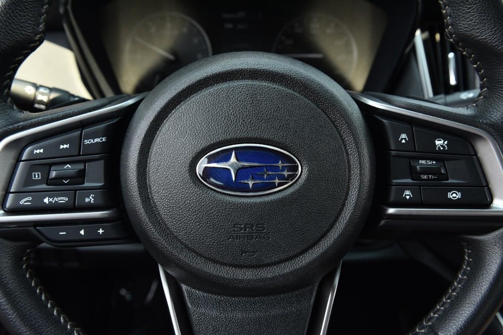 Subaru Legacy Vehicle Image 16