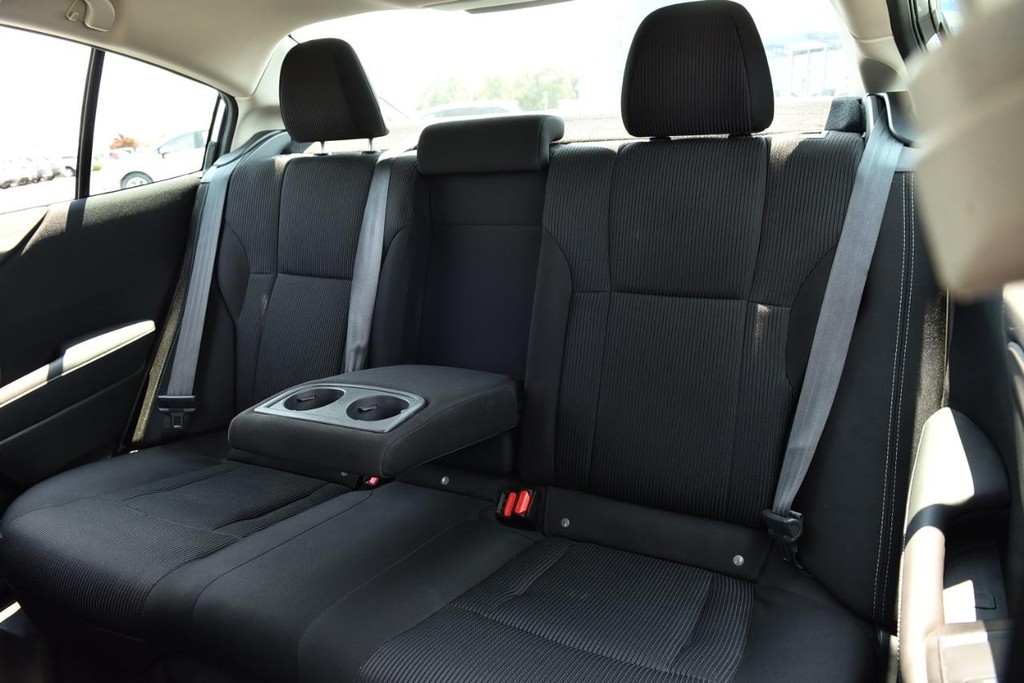 Subaru Legacy Vehicle Image 19