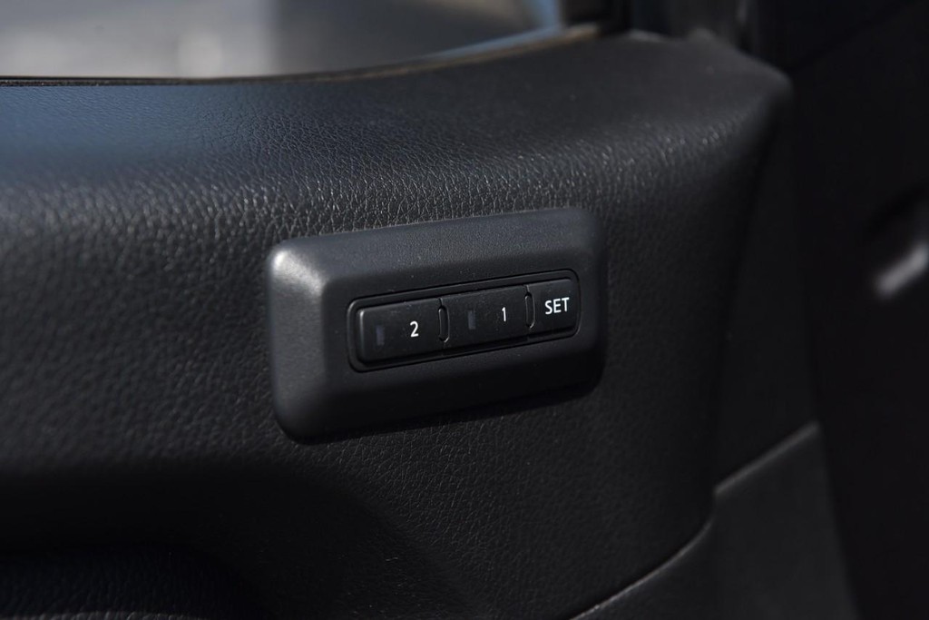 Nissan Titan Vehicle Image 10