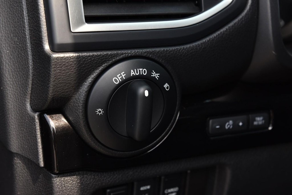 Nissan Titan Vehicle Image 14