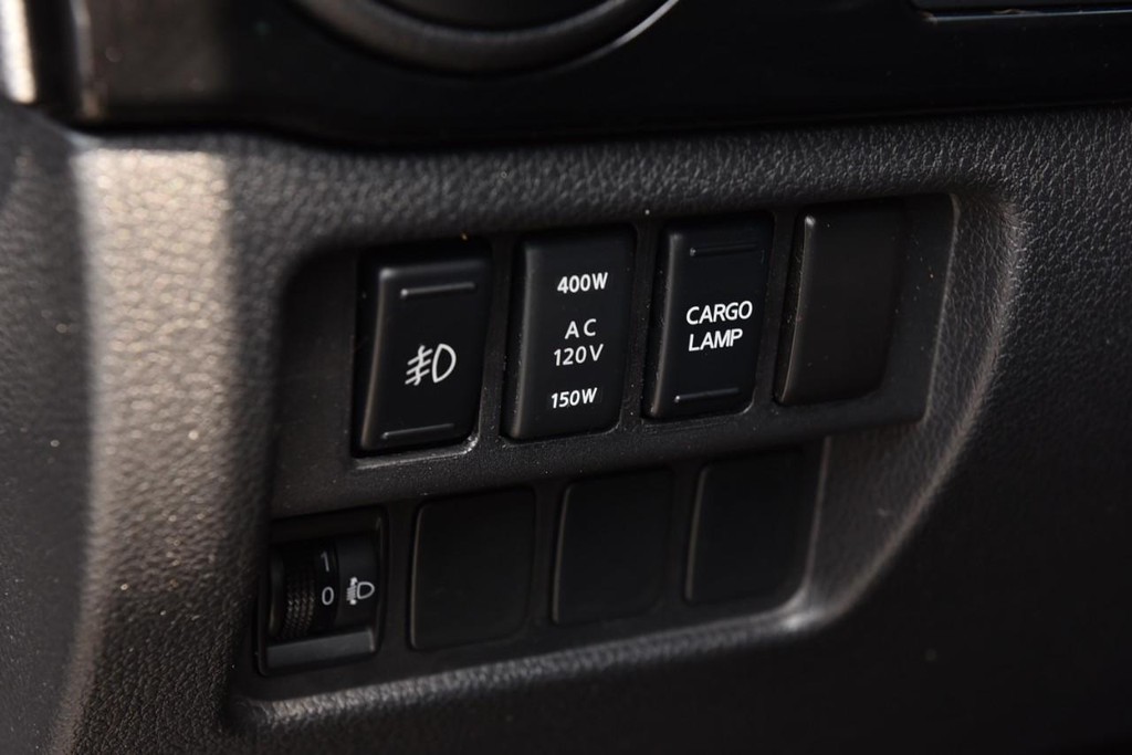 Nissan Titan Vehicle Image 15