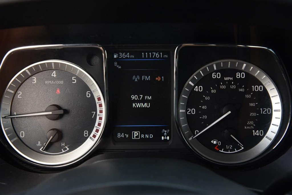 Nissan Titan Vehicle Image 16
