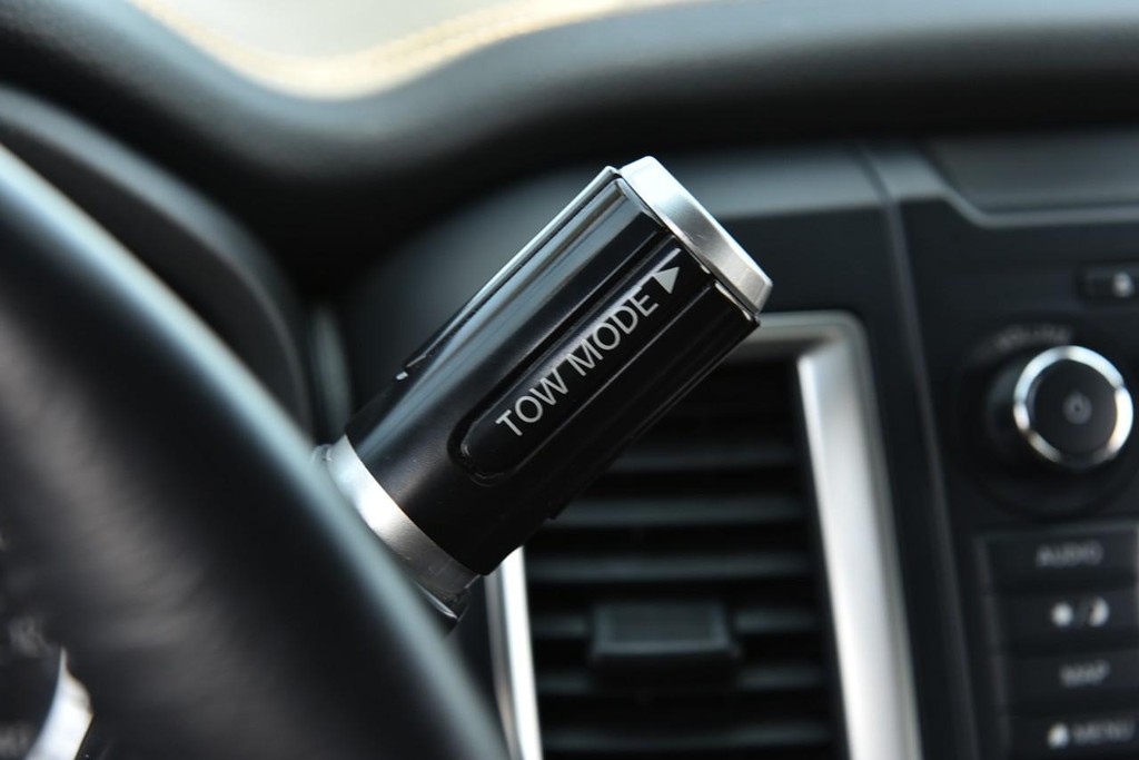 Nissan Titan Vehicle Image 17