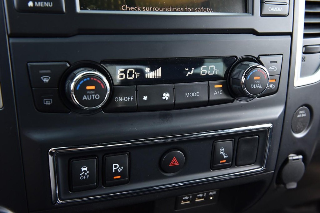 Nissan Titan Vehicle Image 19