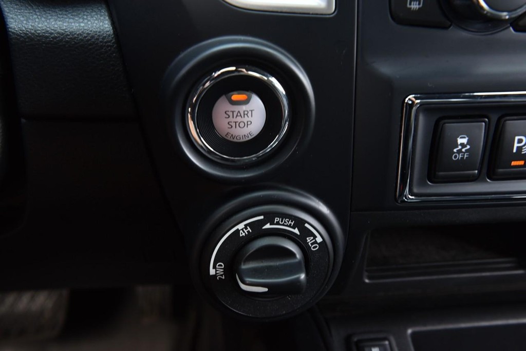 Nissan Titan Vehicle Image 21