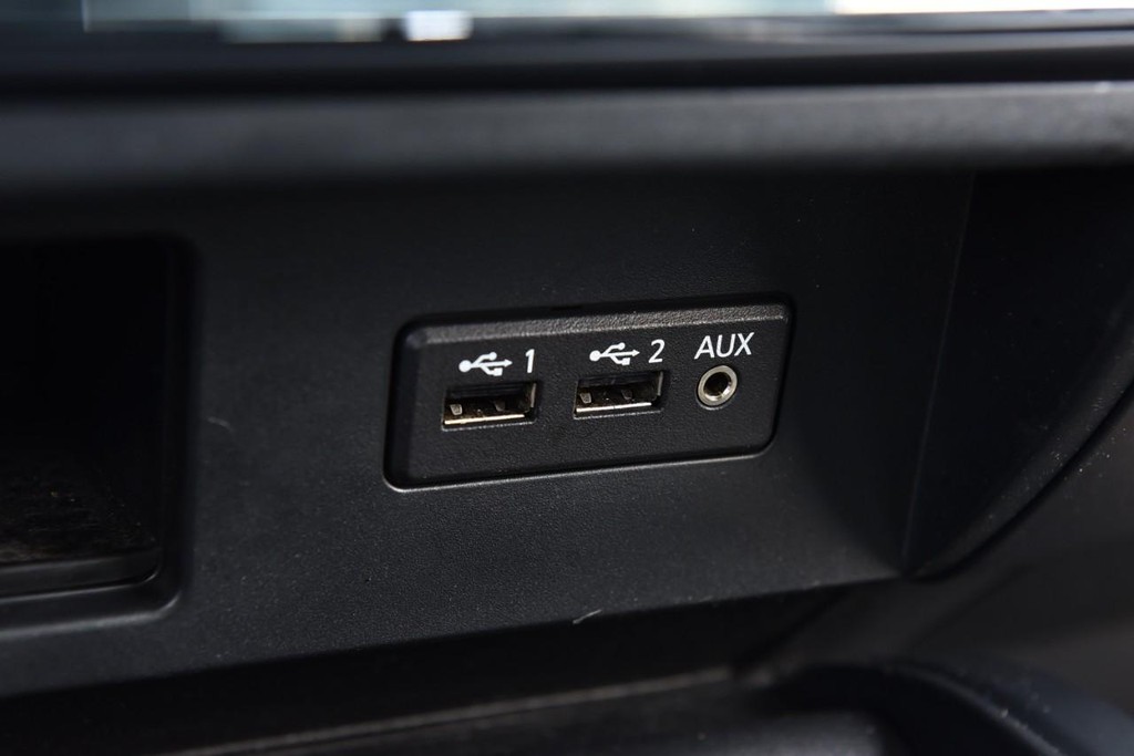 Nissan Titan Vehicle Image 22