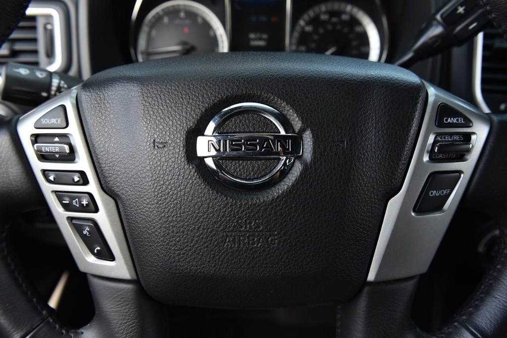 Nissan Titan Vehicle Image 24