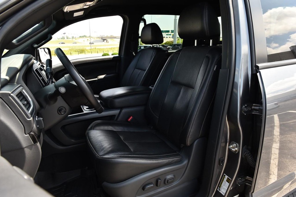Nissan Titan Vehicle Image 25
