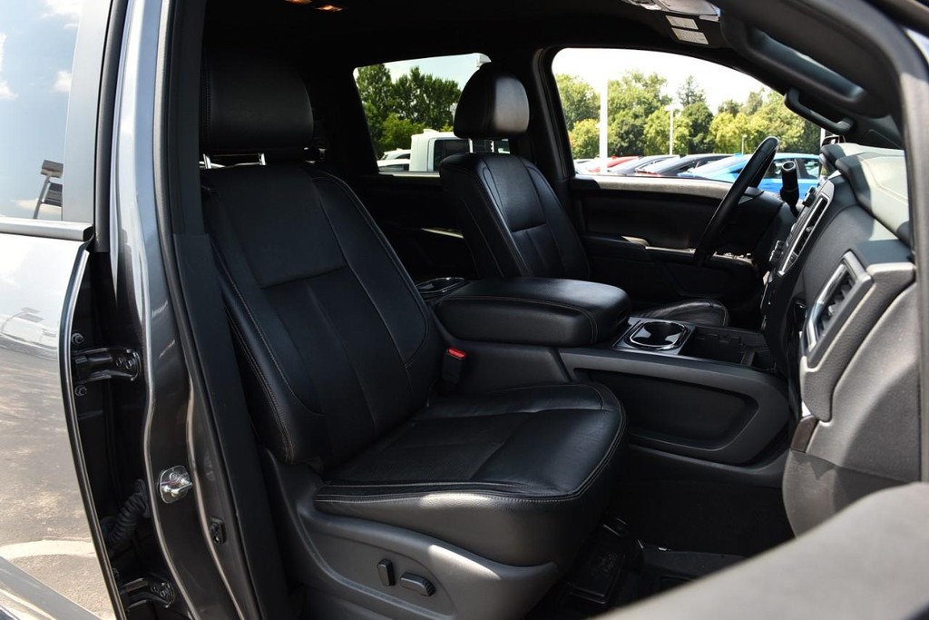 Nissan Titan Vehicle Image 26