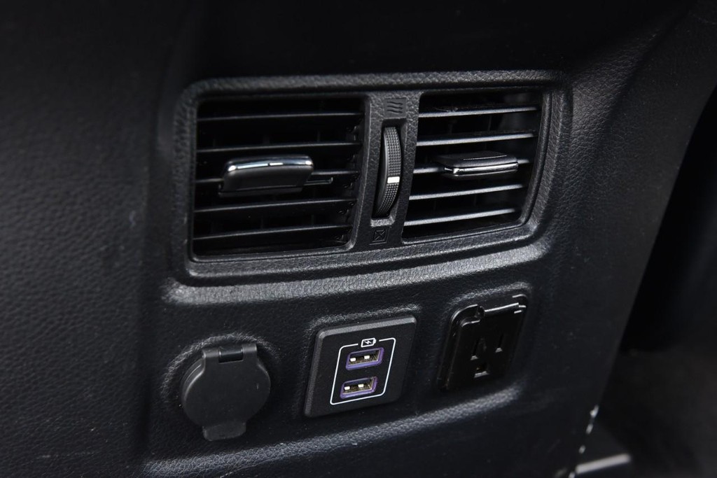 Nissan Titan Vehicle Image 28