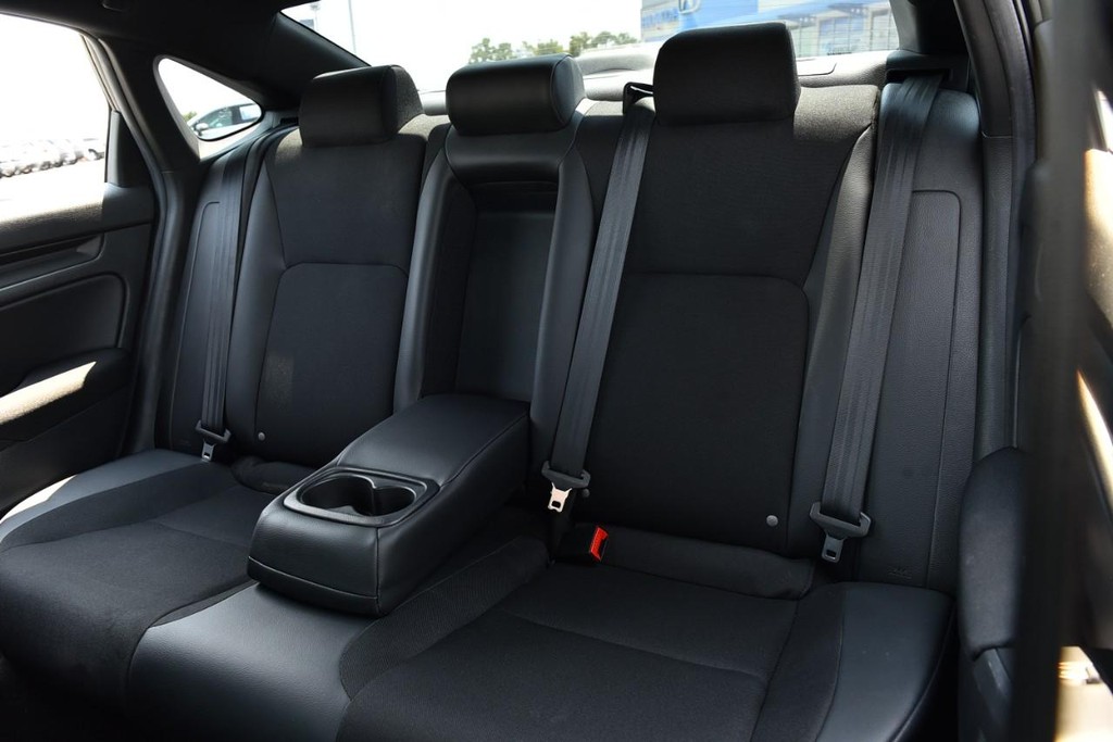 Honda Civic Sedan Vehicle Full-screen Gallery Image 23