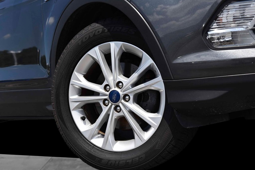 Ford Escape Vehicle Image 03