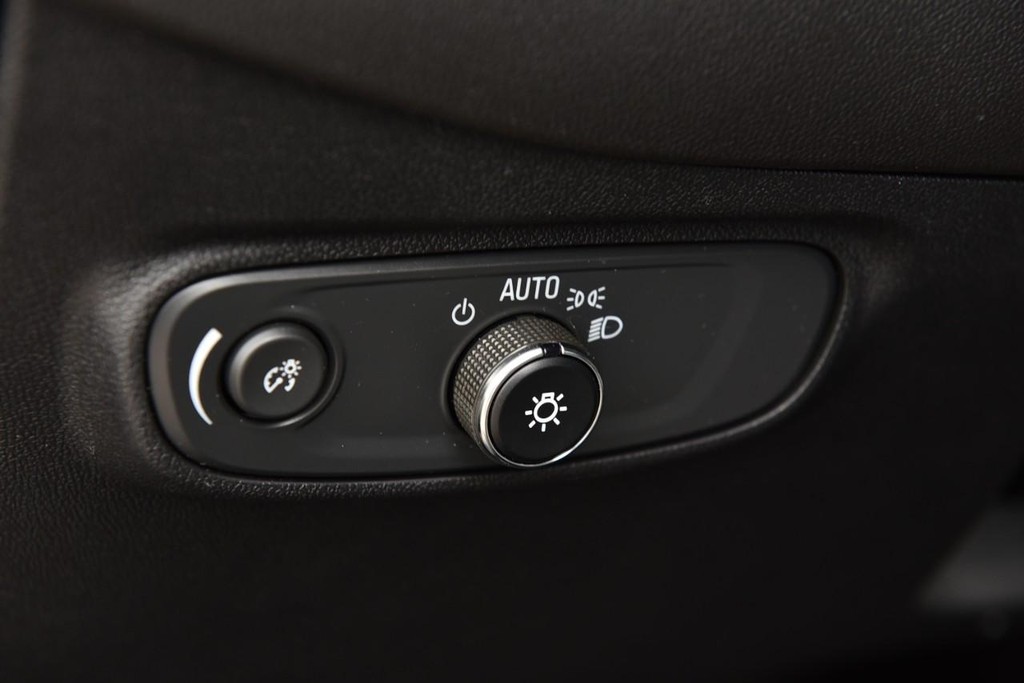 Chevrolet Equinox Vehicle Full-screen Gallery Image 09