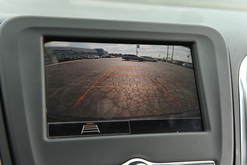 Chevrolet Equinox Vehicle Full-screen Gallery Image 11