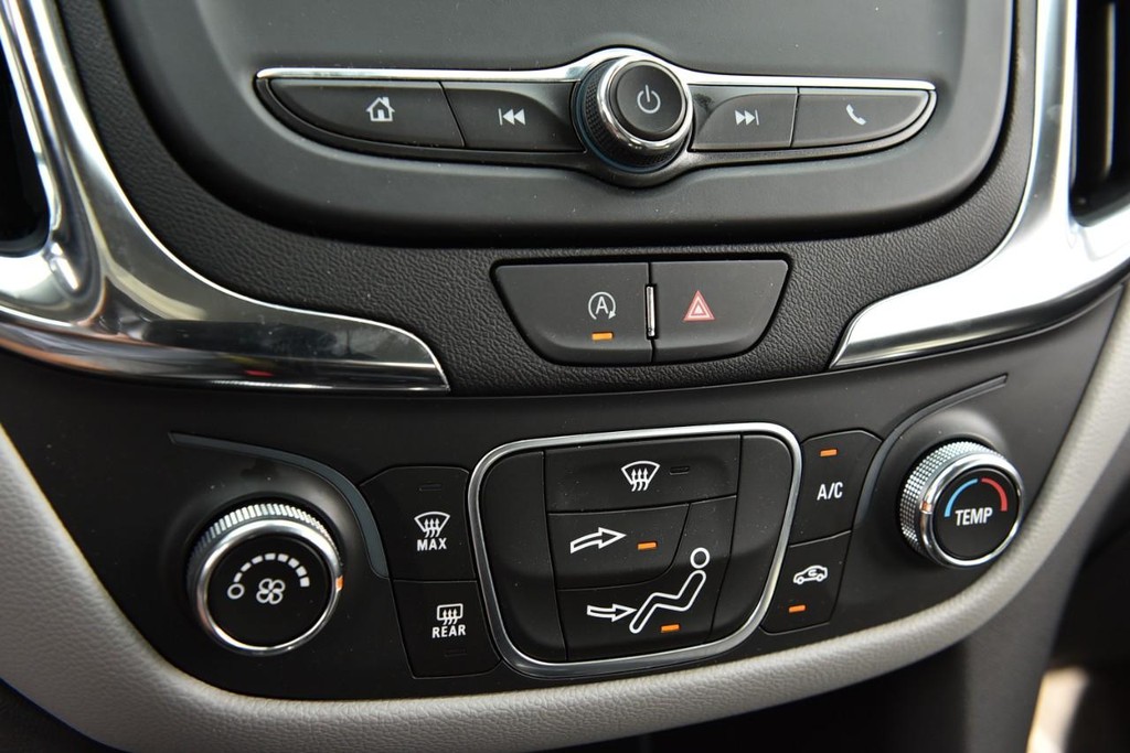 Chevrolet Equinox Vehicle Full-screen Gallery Image 13