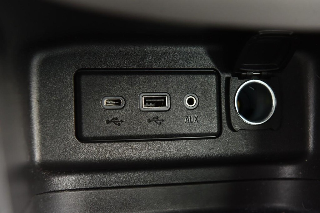 Chevrolet Equinox Vehicle Full-screen Gallery Image 14
