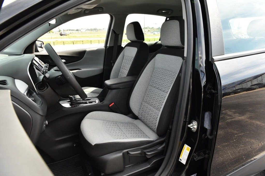 Chevrolet Equinox Vehicle Full-screen Gallery Image 17