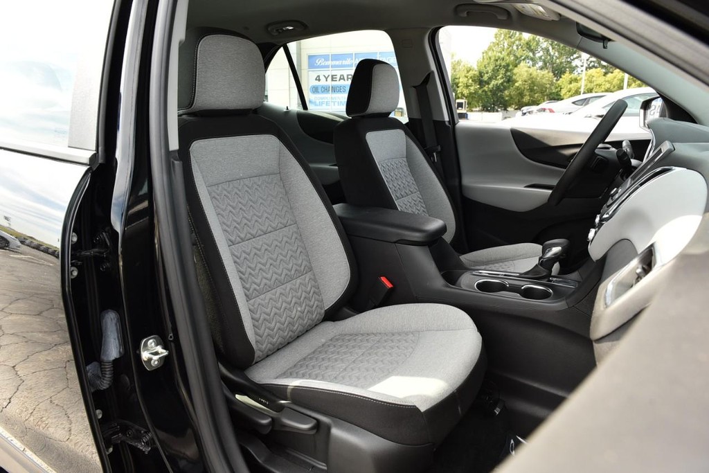 Chevrolet Equinox Vehicle Full-screen Gallery Image 18