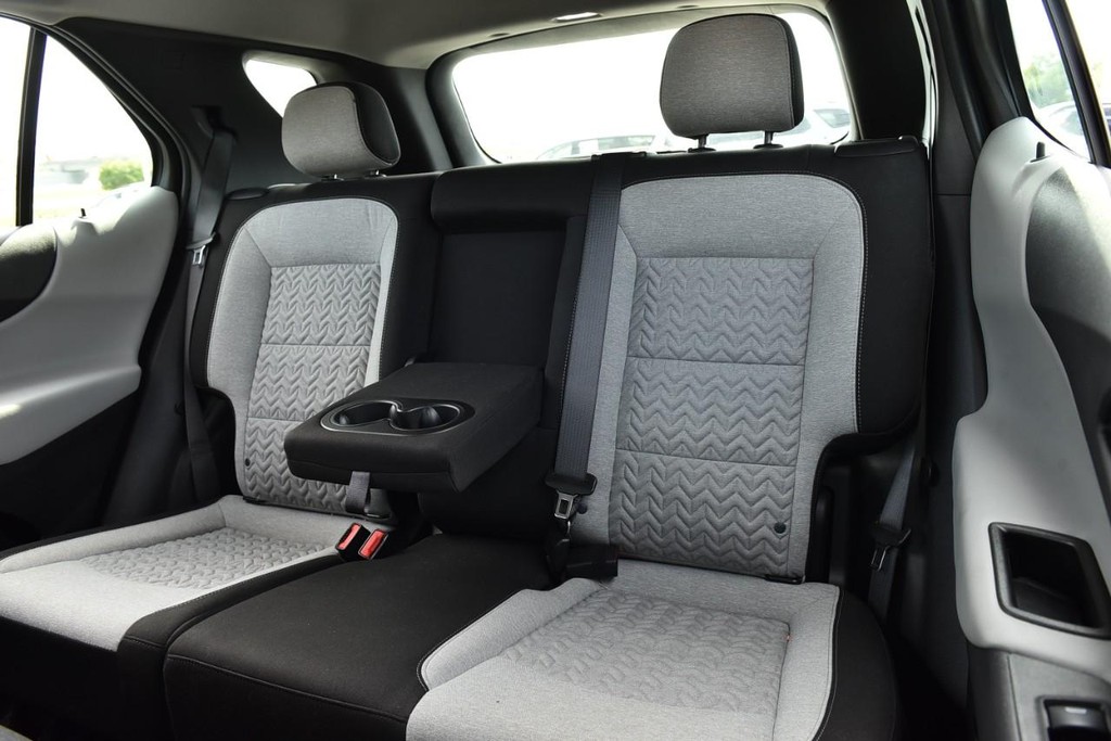 Chevrolet Equinox Vehicle Full-screen Gallery Image 19