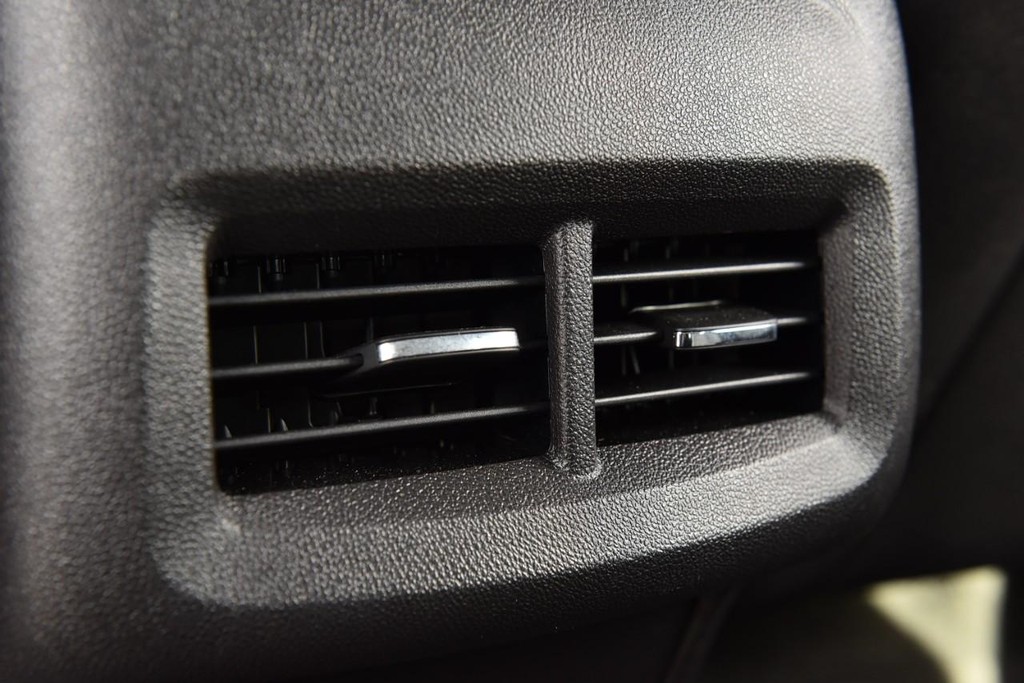 Chevrolet Equinox Vehicle Full-screen Gallery Image 20