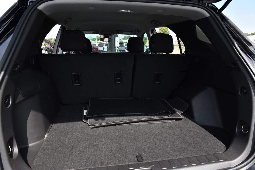 Chevrolet Equinox Vehicle Full-screen Gallery Image 22